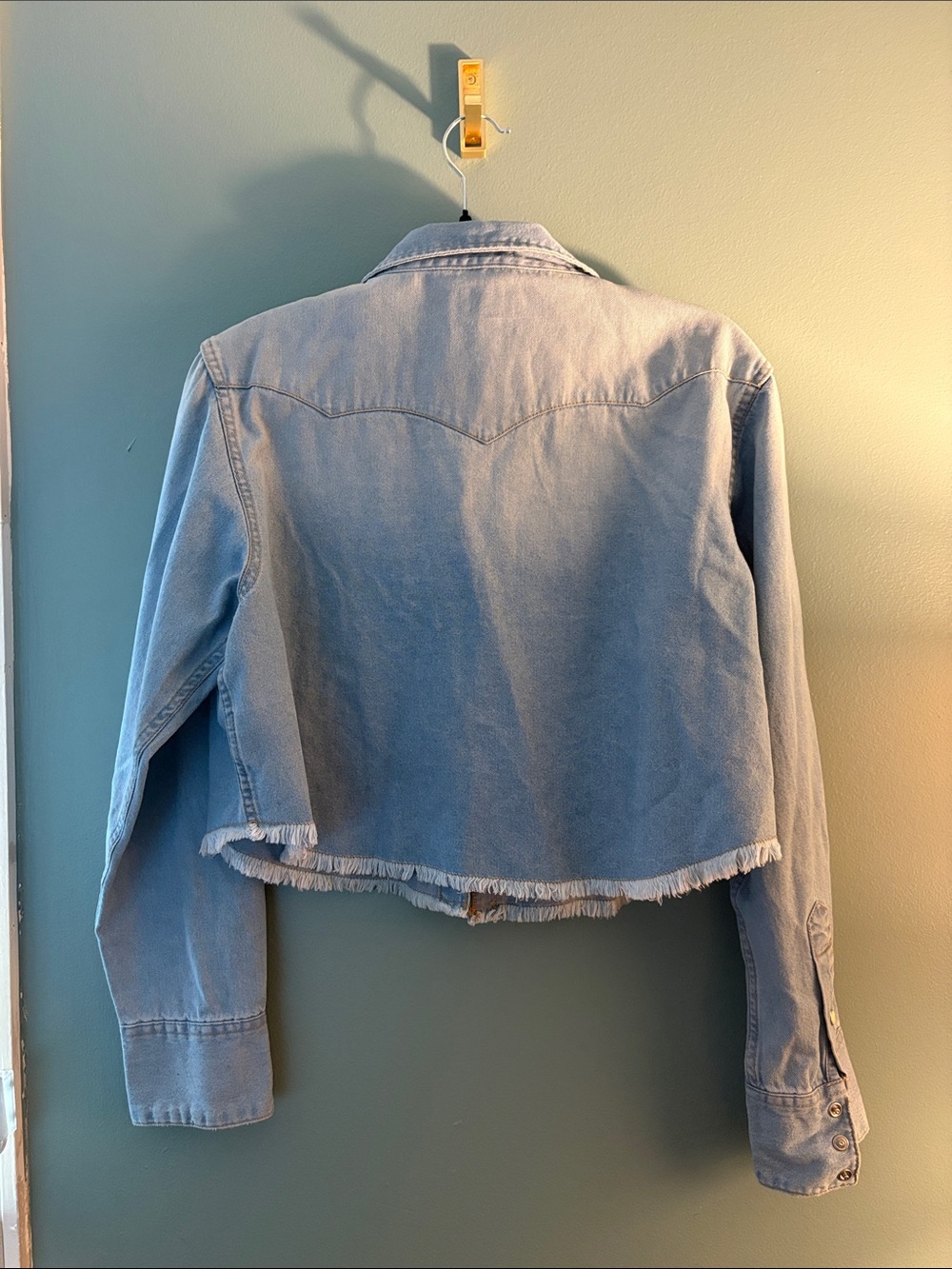 Wrangler Light Blue Fringed Cropped Denim Jacket - Picture 5 of 5